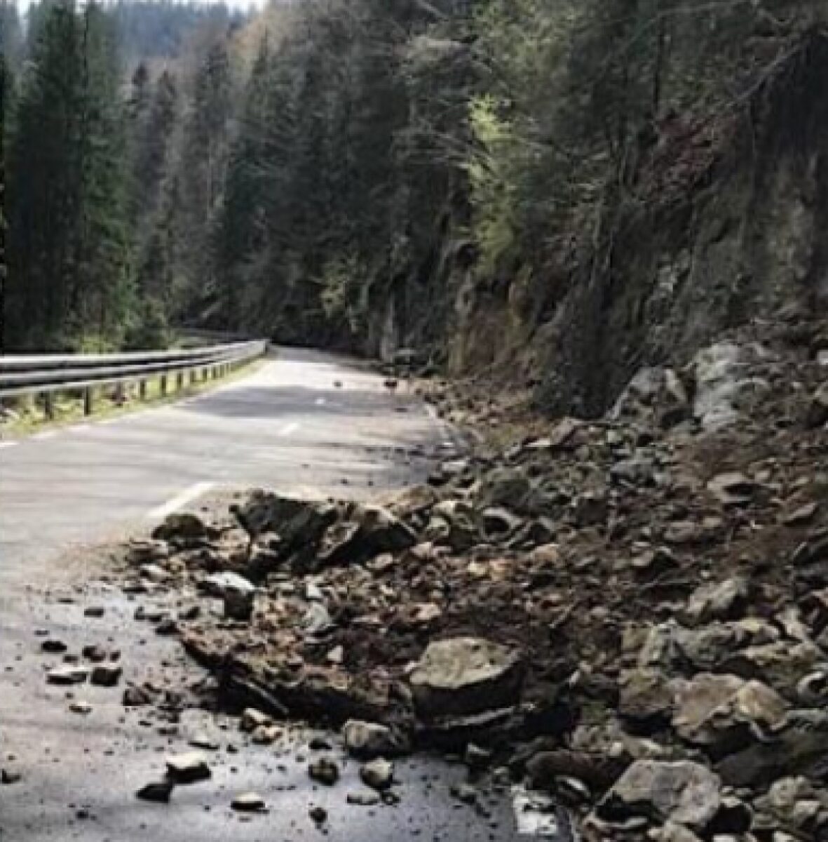 Drumul Apusenilor, închis din cauza alunecărilor de teren