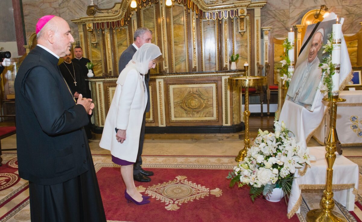 Familia Regală s-a rugat pentru Papa Francisc la Oradea