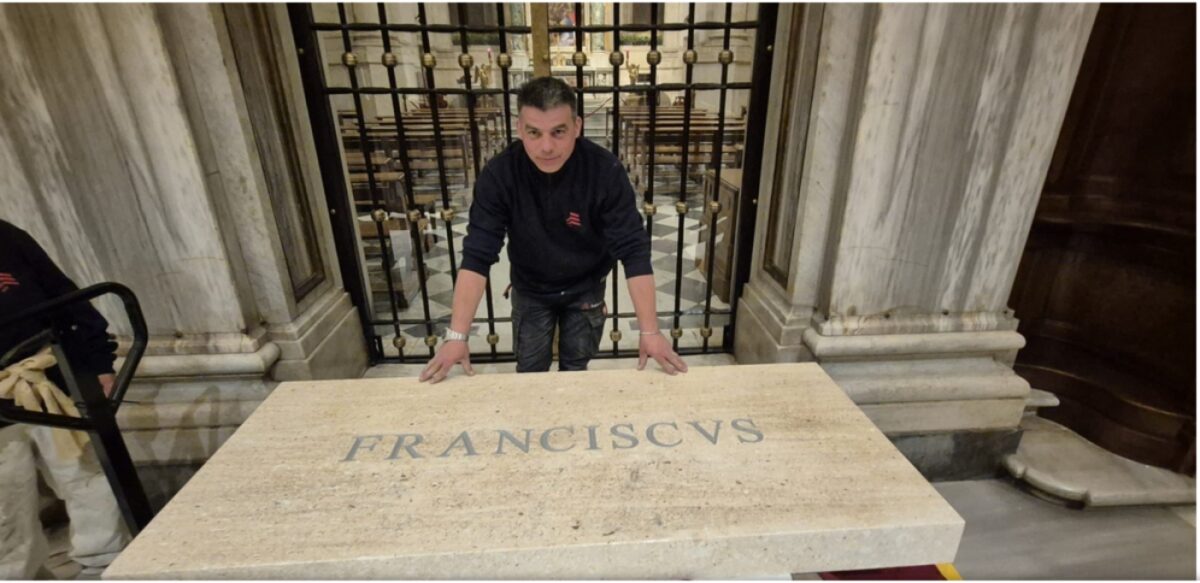 Sătmăreanul care a pregătit mormântul Papei Francisc: Este ceva ce nu voi uita niciodată