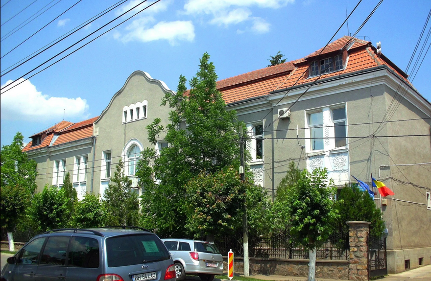 A născut la 15 ani. Tatăl copilului, condamnat pentru o faptă foarte gravă