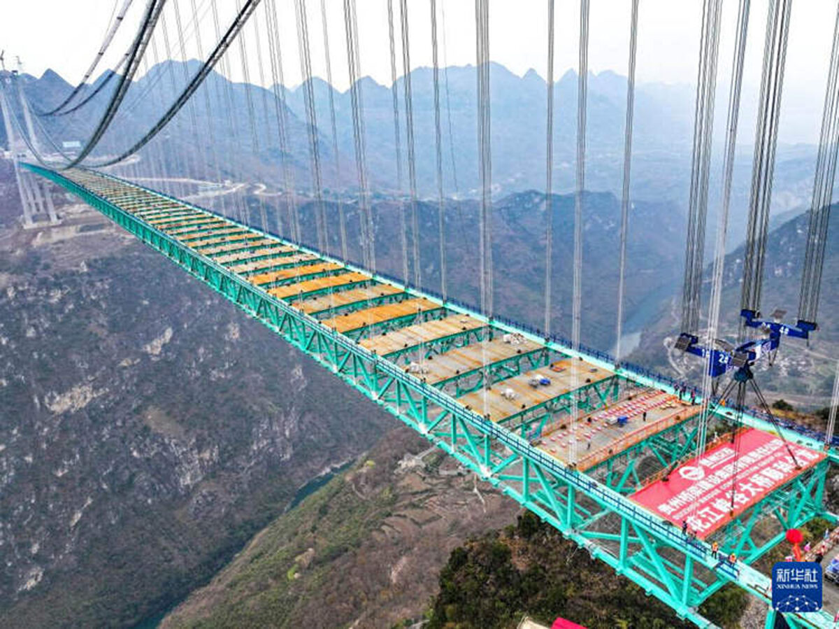 Cum arată cel mai înalt pod din lume. O capodoperă inginerească peste „fisura Pământului”. Video