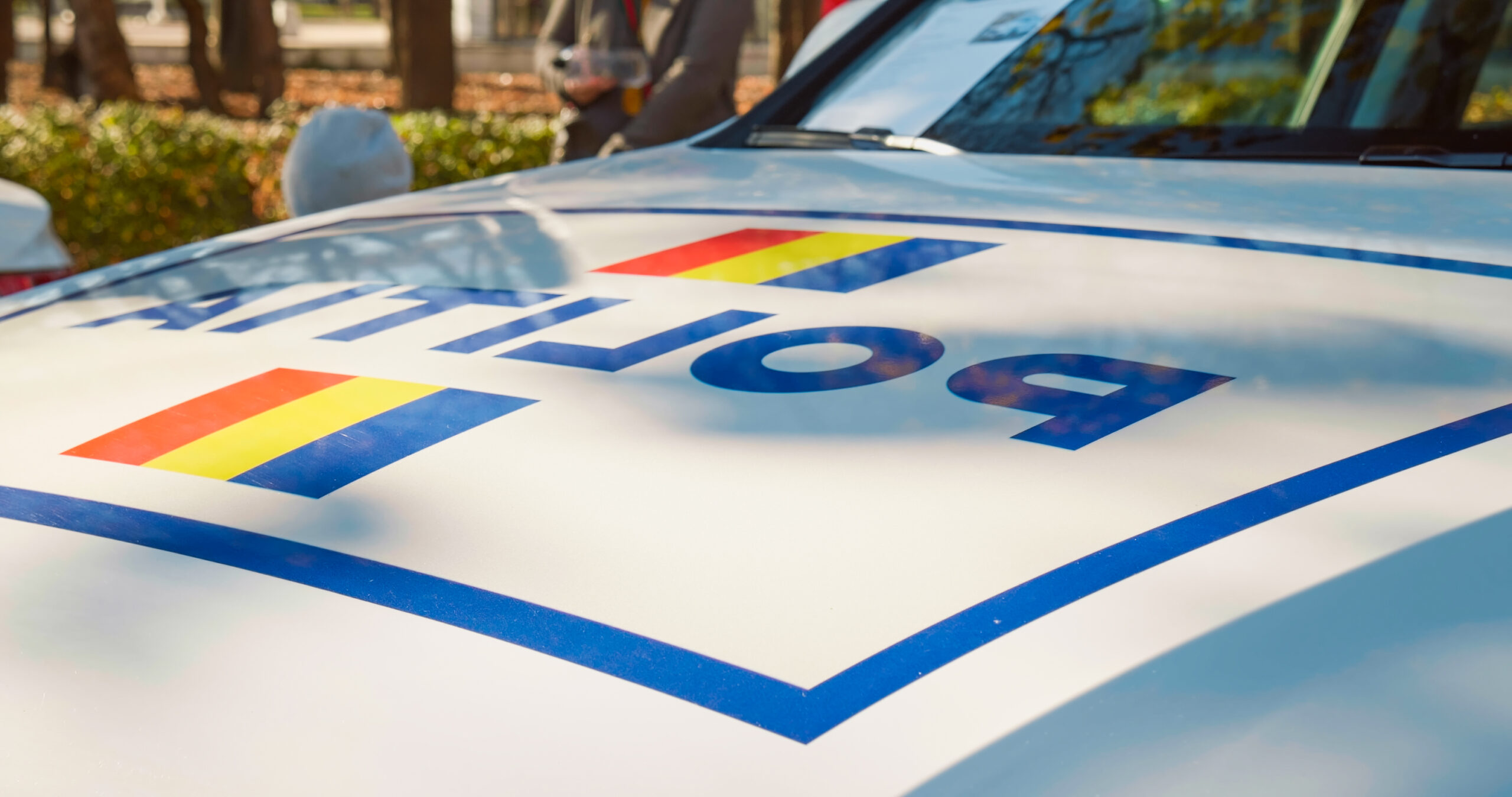 Un bărbat din București, reținut după ce a smuls cerceii din aur din urechile unei femei