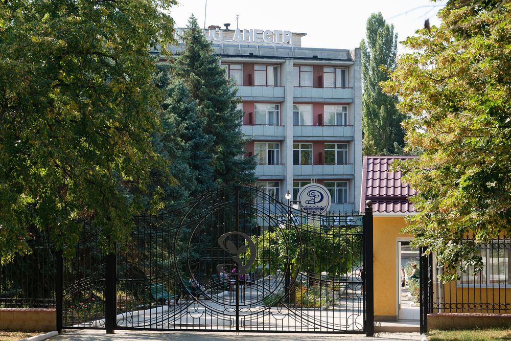 Sanatorii distruse și investiții blocate. Soarta incertă a patrimoniului Republicii Moldova din Ucraina