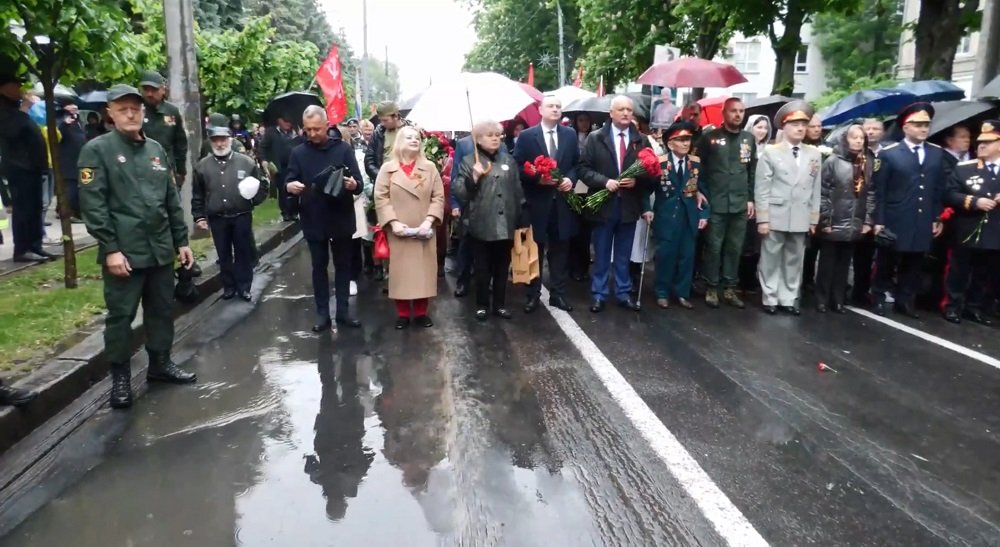 Politicienii moldoveni care s-au afișat de Ziua Victoriei cu simbolurile războiului, chemați la audieri. Ce sancțiuni riscă