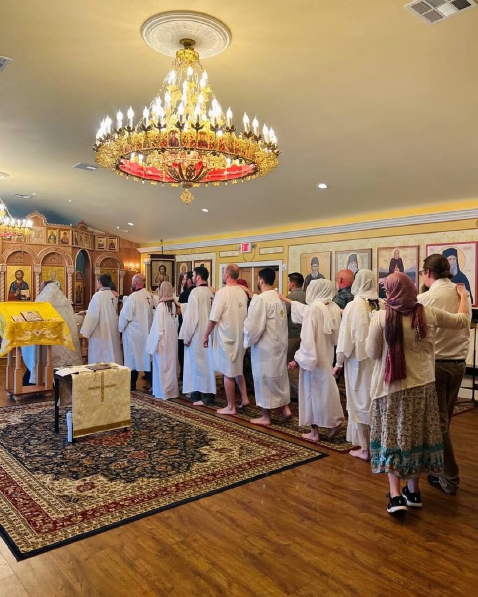 Un fenomen în creștere: De ce aleg tinerii americani ortodoxia