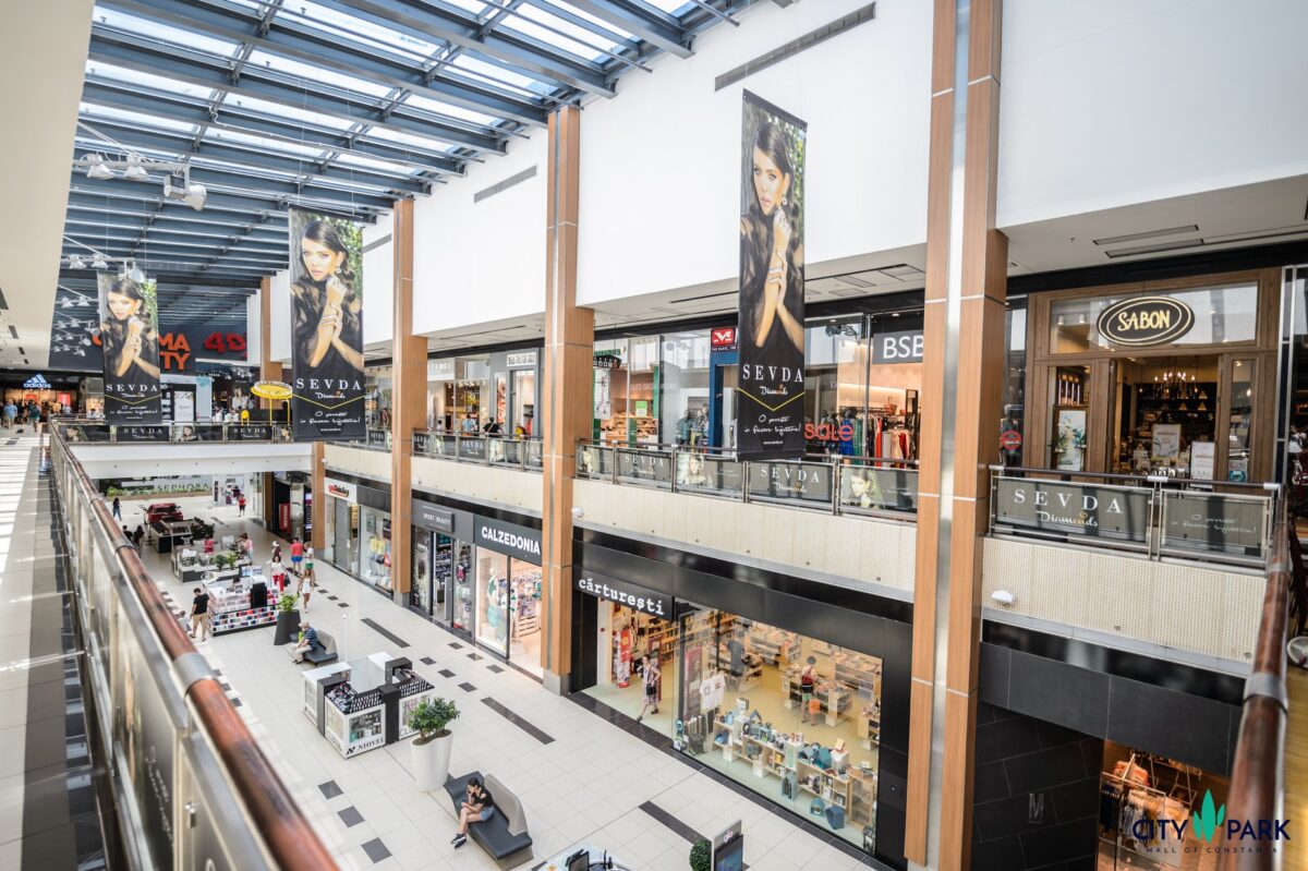 Incident grav într-un mall din Constanța. Un bărbat a ajuns la spital