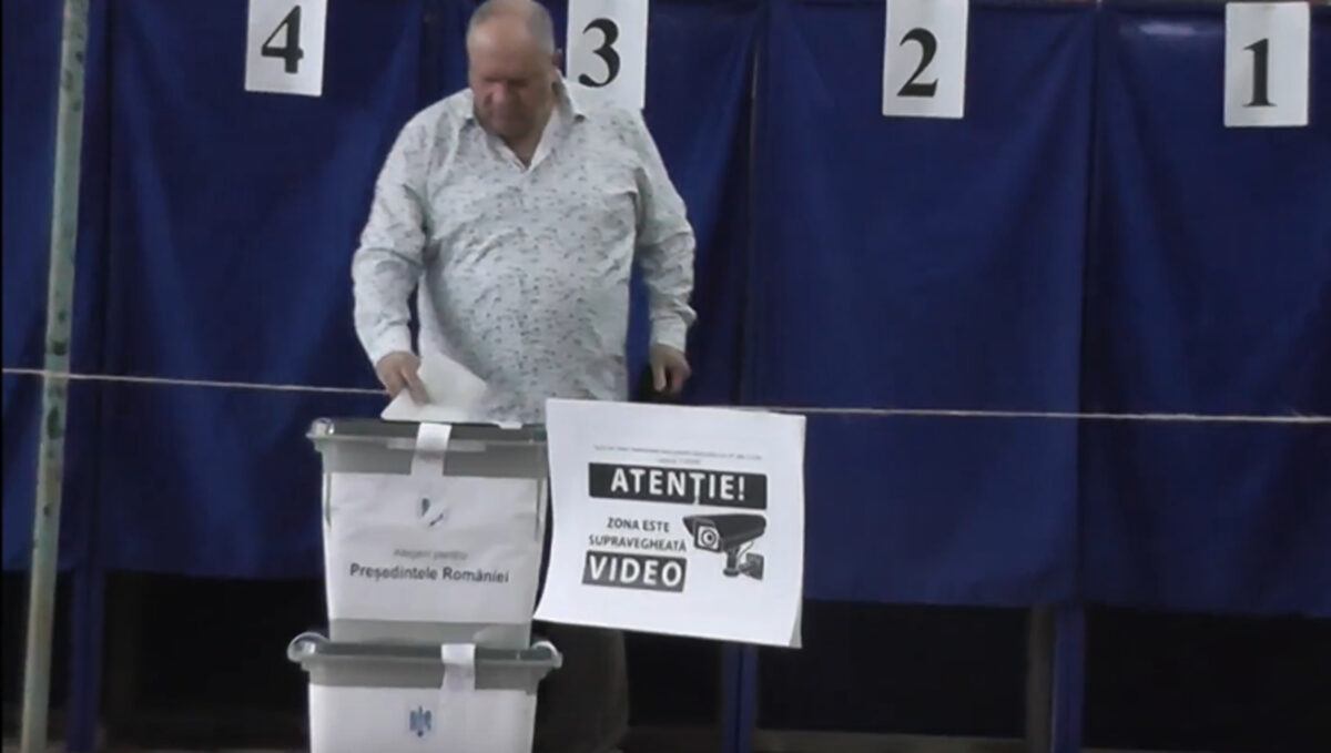 Alegeri prezidenţiale turul doi. Cum votează cetăţenii români din oraşul controlat de partidele pro-ruse. Video