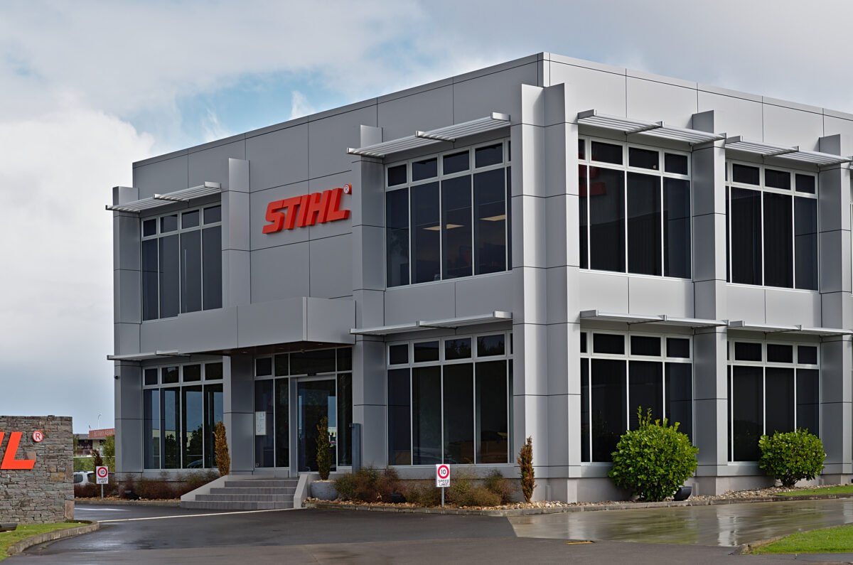 Sute de români vor avea de lucru. Un colos german, fabrică în România