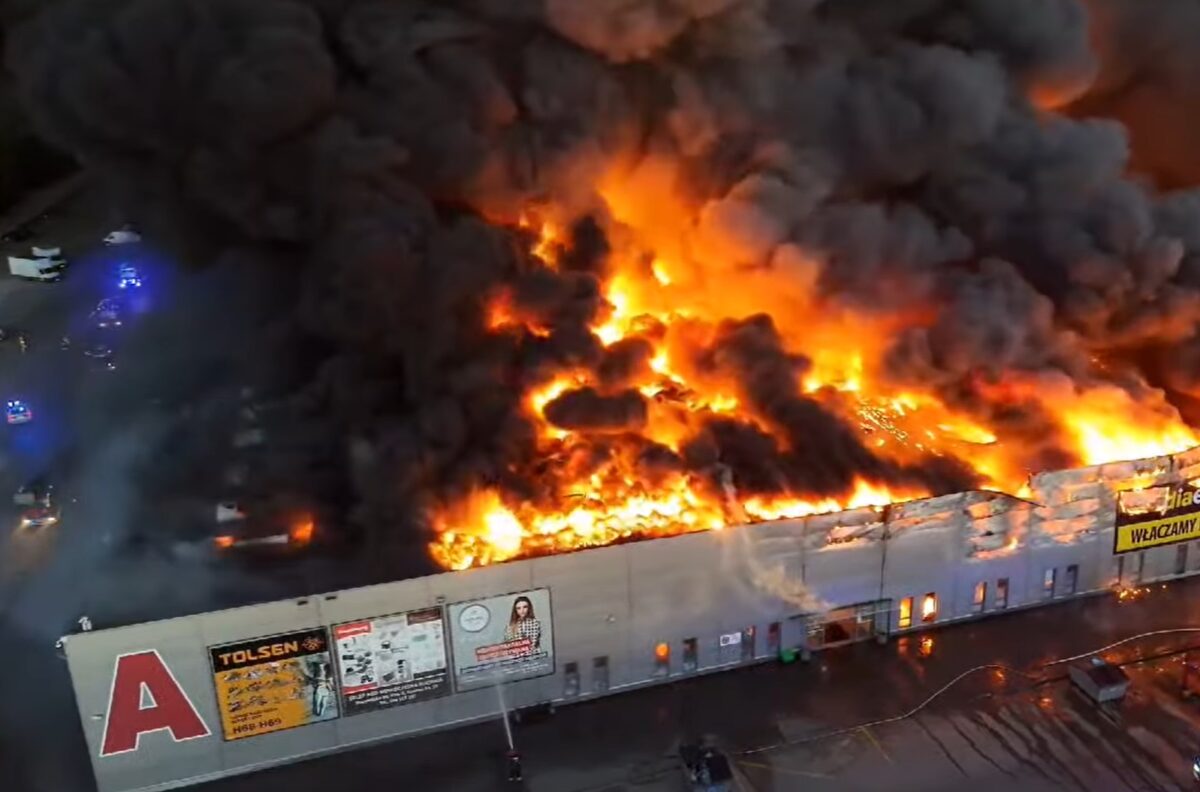 Rusia, vinovată de incendiul din Varșovia, acuză Polonia