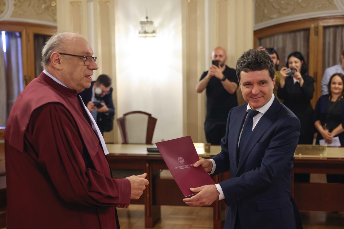 Nicușor Dan a apelat din nou la CCR, într-un subiect delicat pentru români