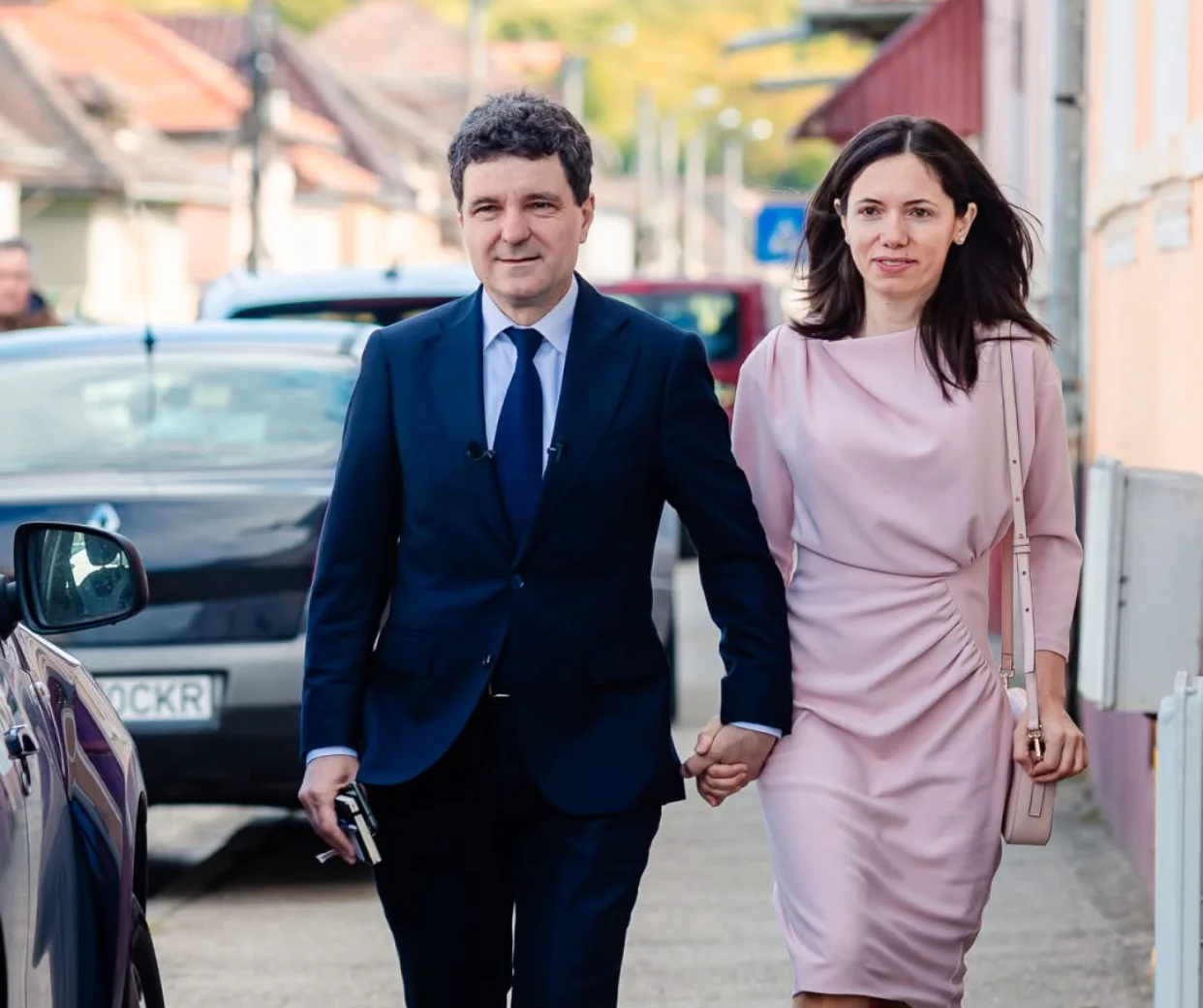 Unde a mers Nicușor Dan de Sfânta Maria. Vizită discretă la o mănăstire din Țara Făgărașului