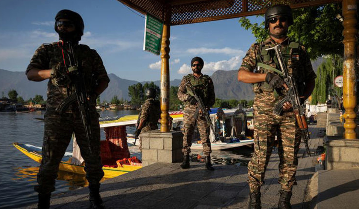 Criza petrolului lovește una dintre puterile nucleare ale lumii. Guvernul închide școlile, retrage mașinile de pe șosele și reduce săptămâna de muncă