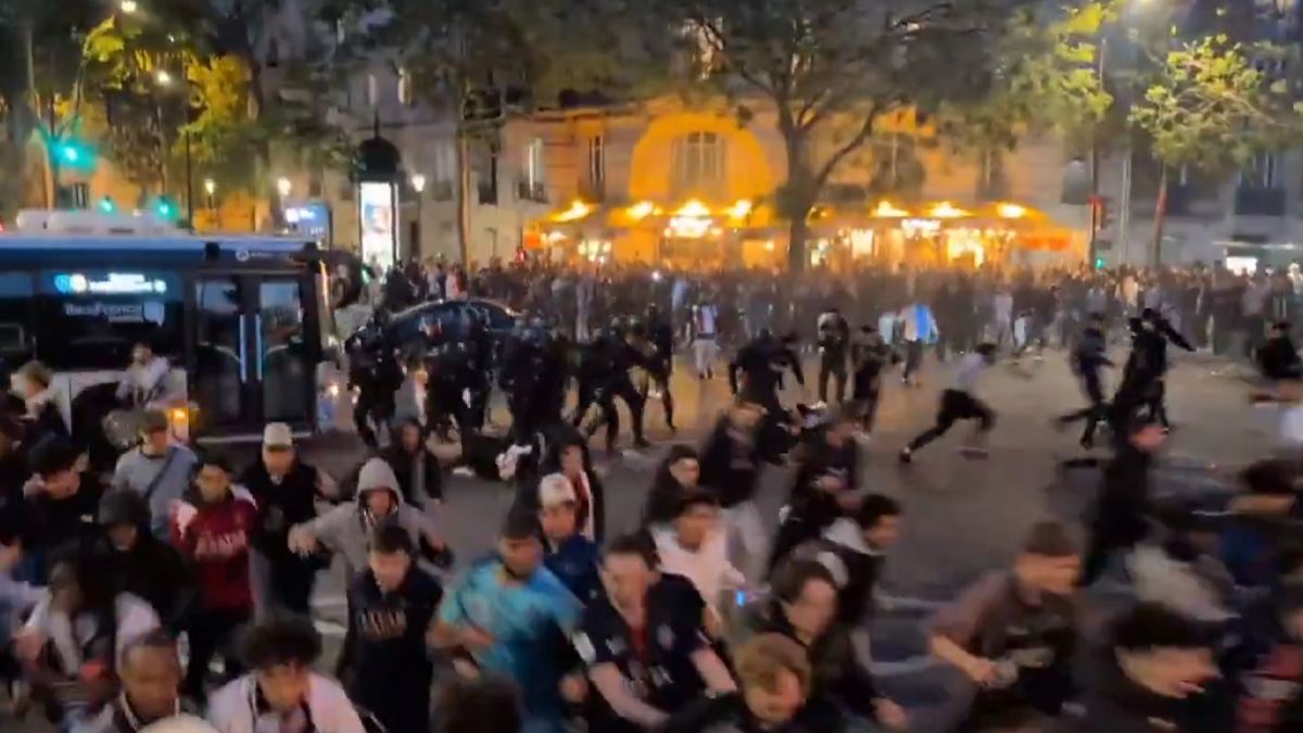 Răscoală în Paris. Poliția a intervenit în forță pentru a dispersa manifestanții