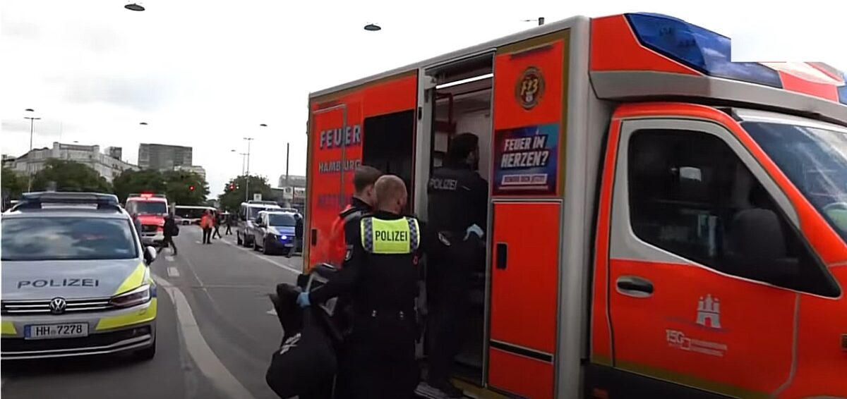 O femeie a înjunghiat oameni în Gara Centrală din Hamburg: Trei victime, în pericol de moarte!