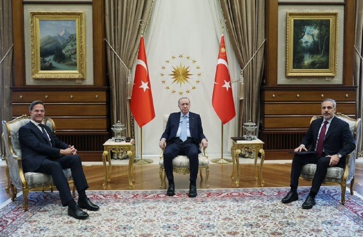 Miniştrii de externe din NATO negociază în Turcia creșterea cheltuielilor militare