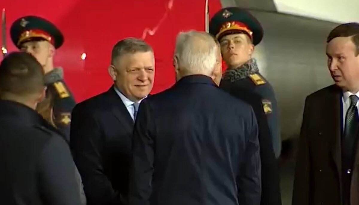 Fico, drum greu spre parada lui Putin. Mai multe țări i-au închis în nas spațiul aerian