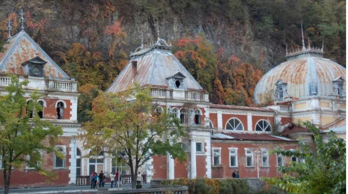 A cerut recuzarea experților din dosarul devalizării Băilor Herculane. VIP-uri, inculpate