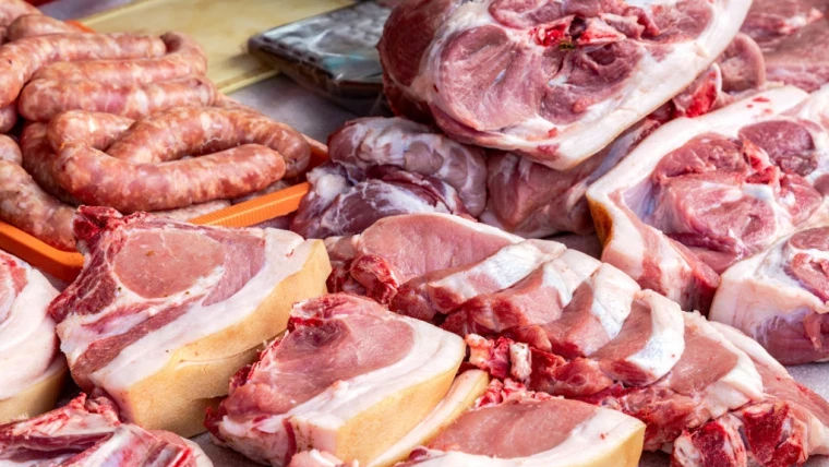 Carnea nu se strică atunci când își schimbă culoarea. Ce au descoperit experții în alimentație