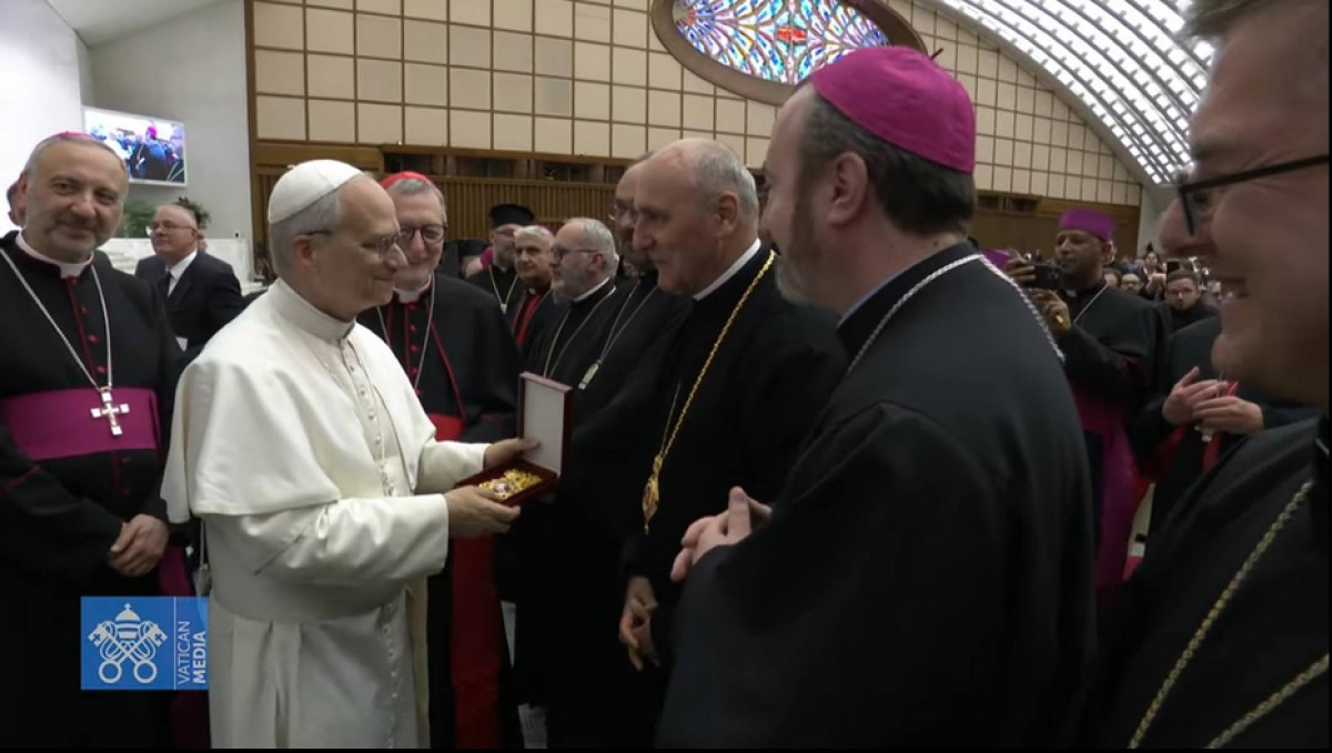 O întâlnire istorică. Ce cadou i-a oferit episcopul Bercea Papei Leon al XIV-lea