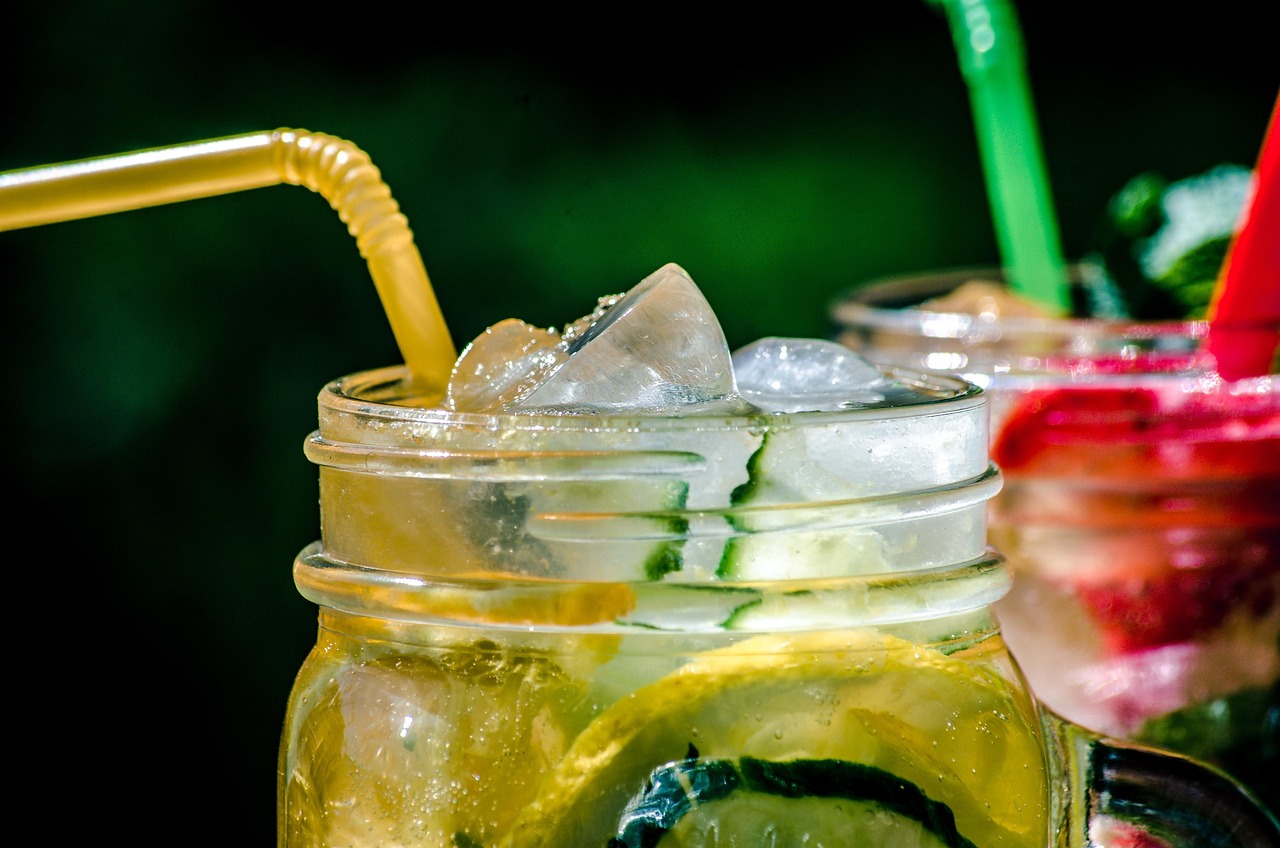Ce pui în limonadă pentru un gust special. Trei combinații pe care merită să le încerci