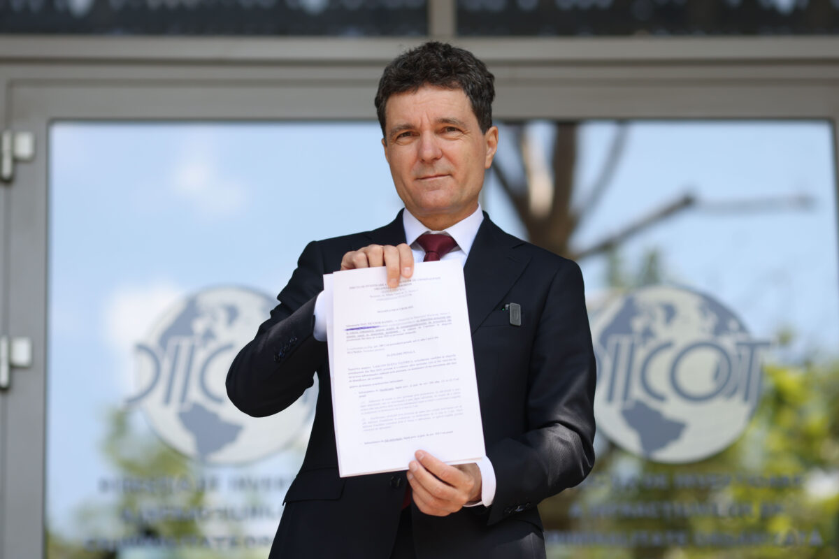 Nicușor Dan a depus plângerea penală la DIICOT și o acuză pe Elena Lasconi de trei infracțiuni