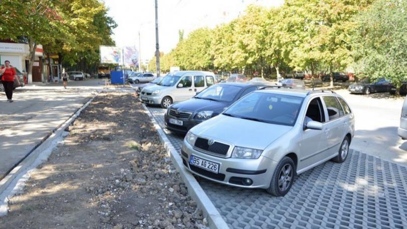 Cum îți protejezi mașina în vacanță. Trucuri simple care îi pot descuraja pe hoți