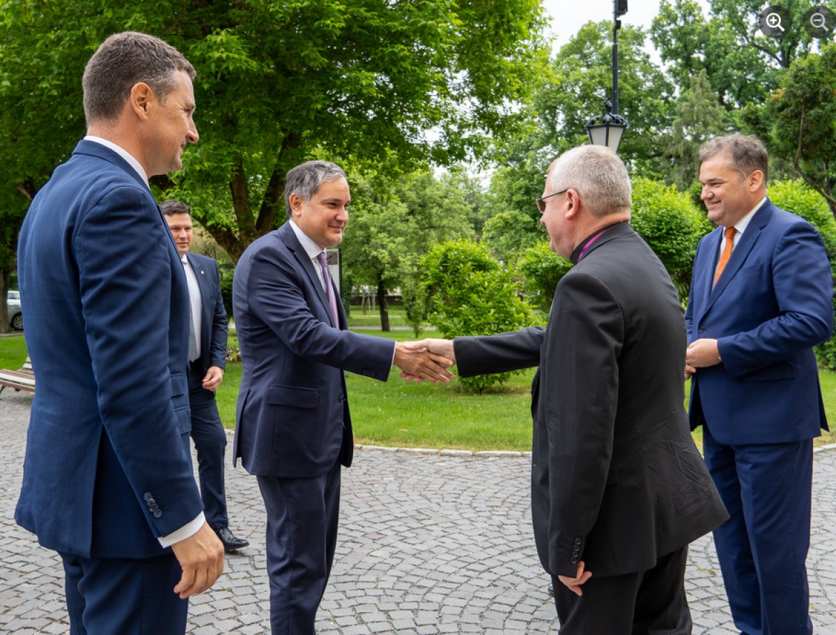 Barna Tánczos: România, ca un pacient pe care medicii vor să-l salveze, își scoate perfuzia și fuge din spital