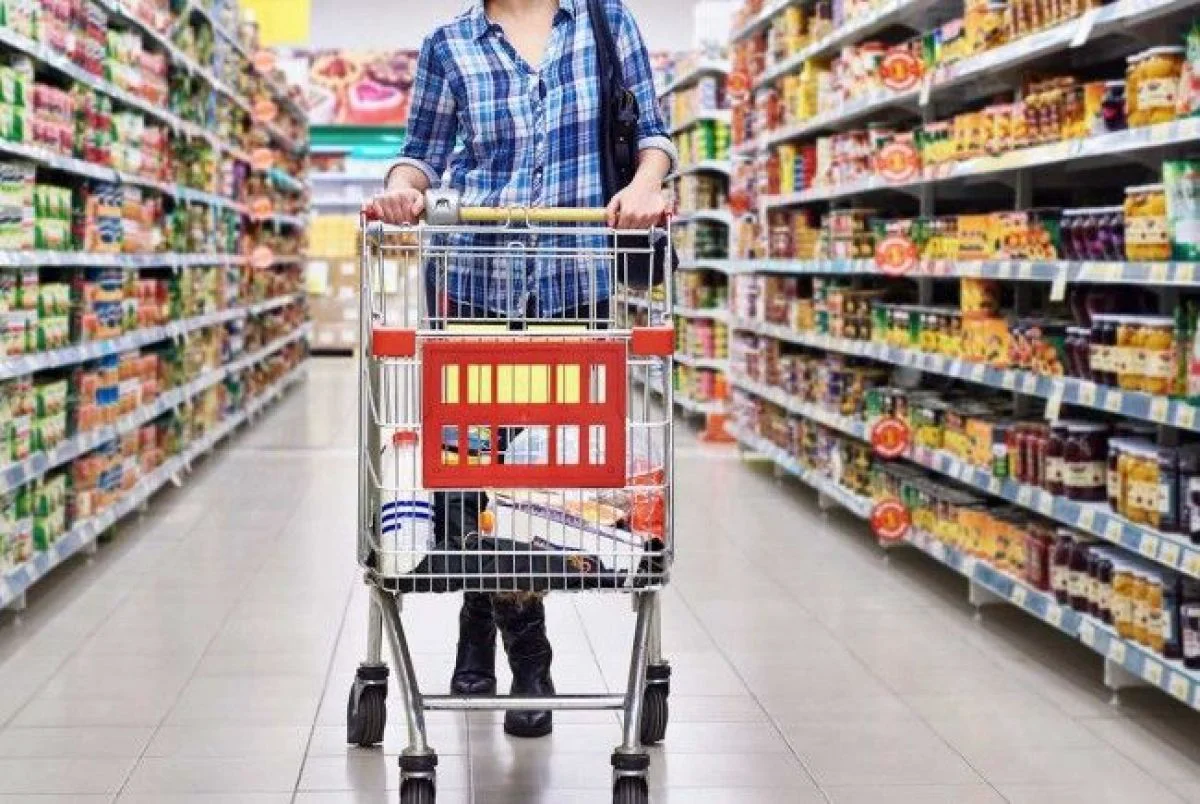 Ar putea urma noi scumpiri, după expirarea plafonării produselor de bază