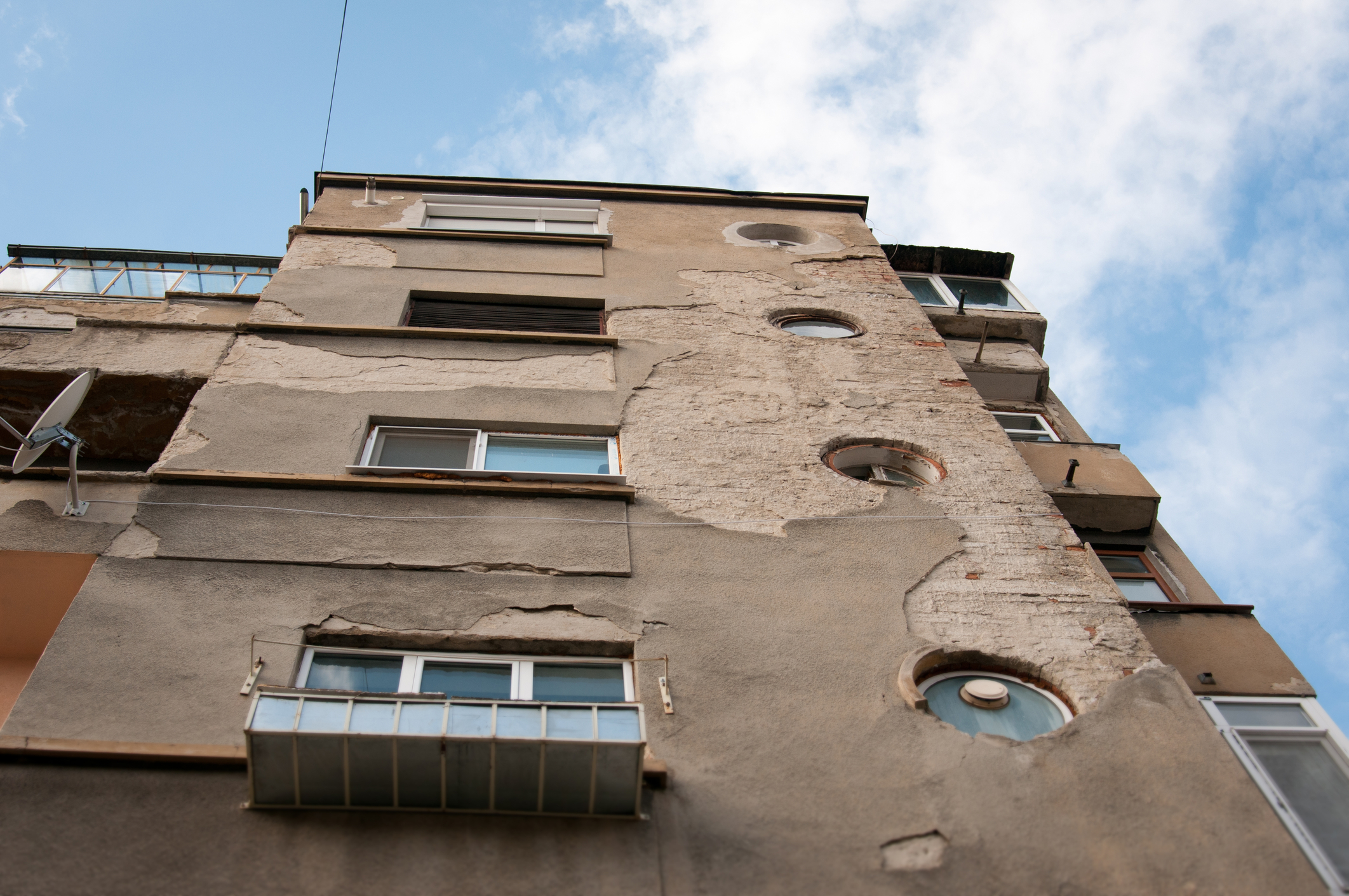 Proprietarii apartamentelor din blocurile cu risc seismic ar putea fi nevoiți să achite consolidarea - proiect
