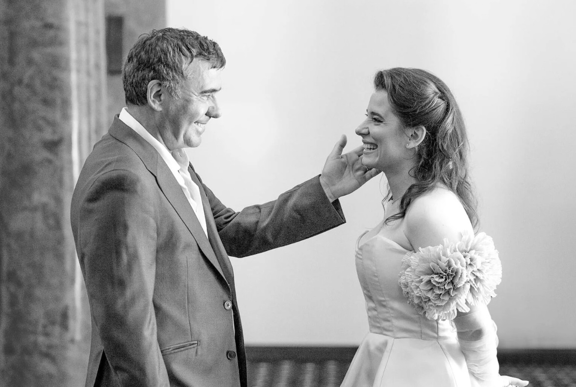 Cine a apărut la cununia Kirei Hagi. Nu era invitat...