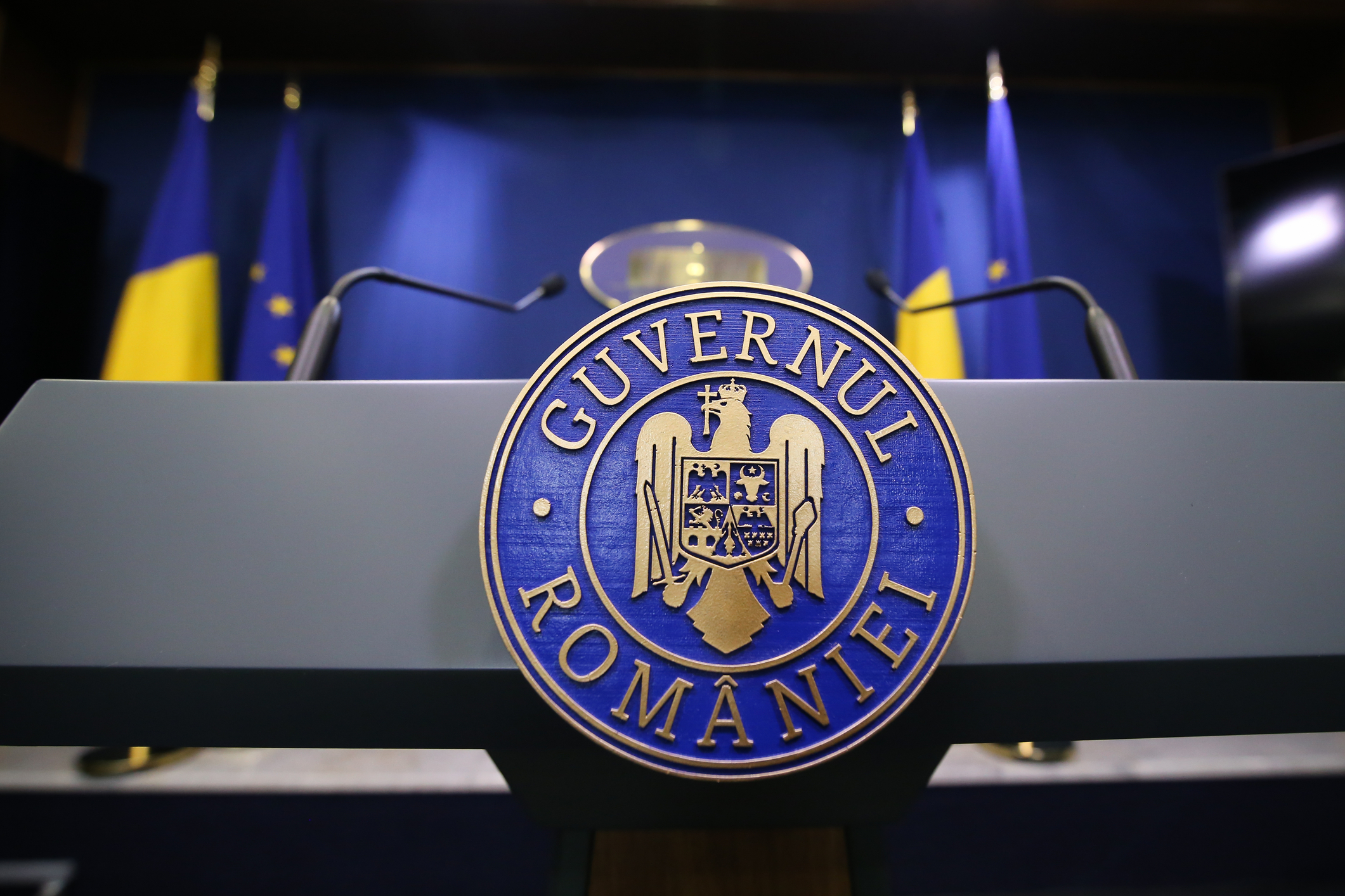 Ministru prins de un jurnalist când agăța un partener de amor. Reacția demnitarului