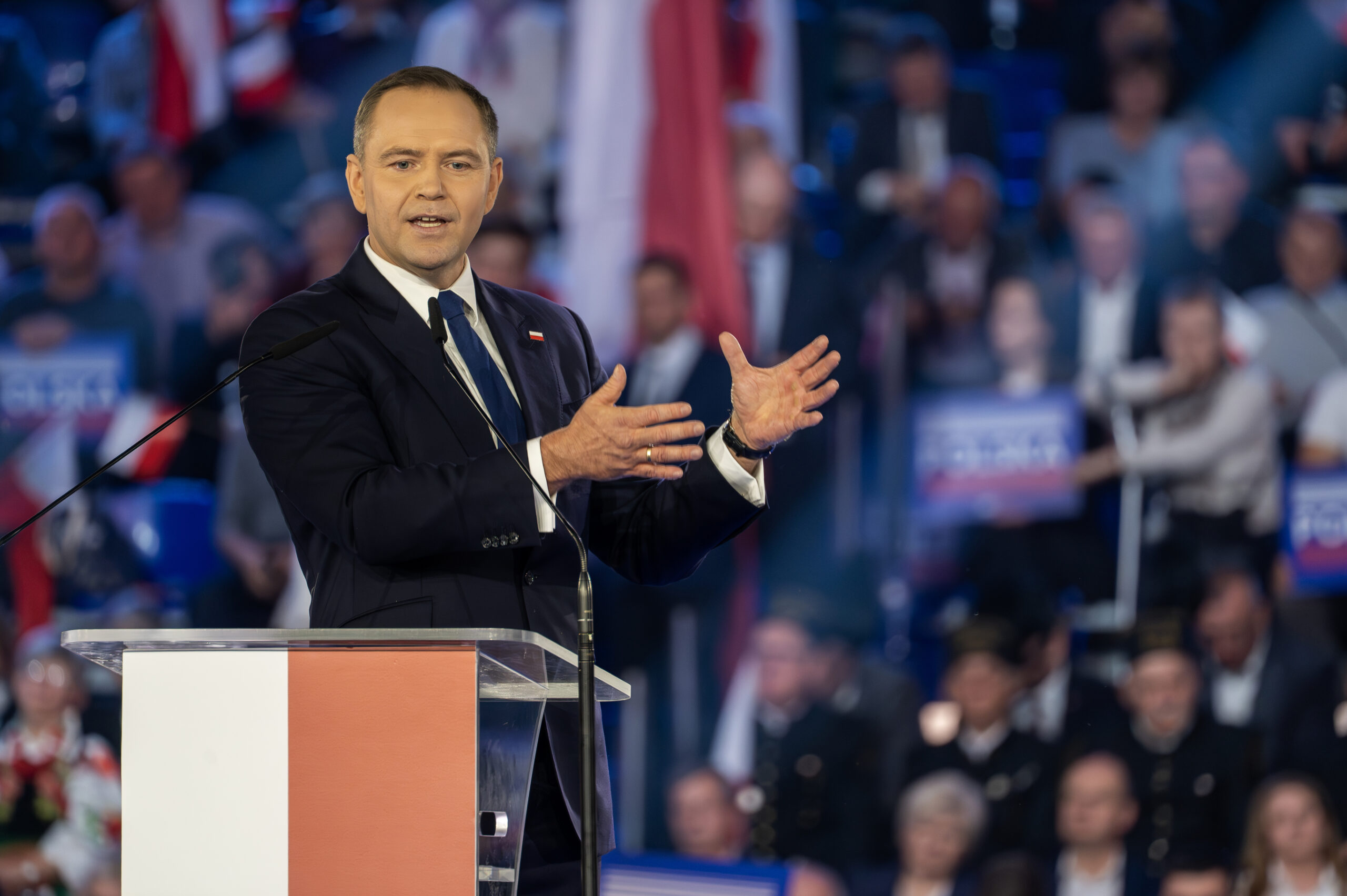 Karol Nawrocki vrea să schimbe Constituția Poloniei cu orice preț. Donald Tusk îi pune piedici
