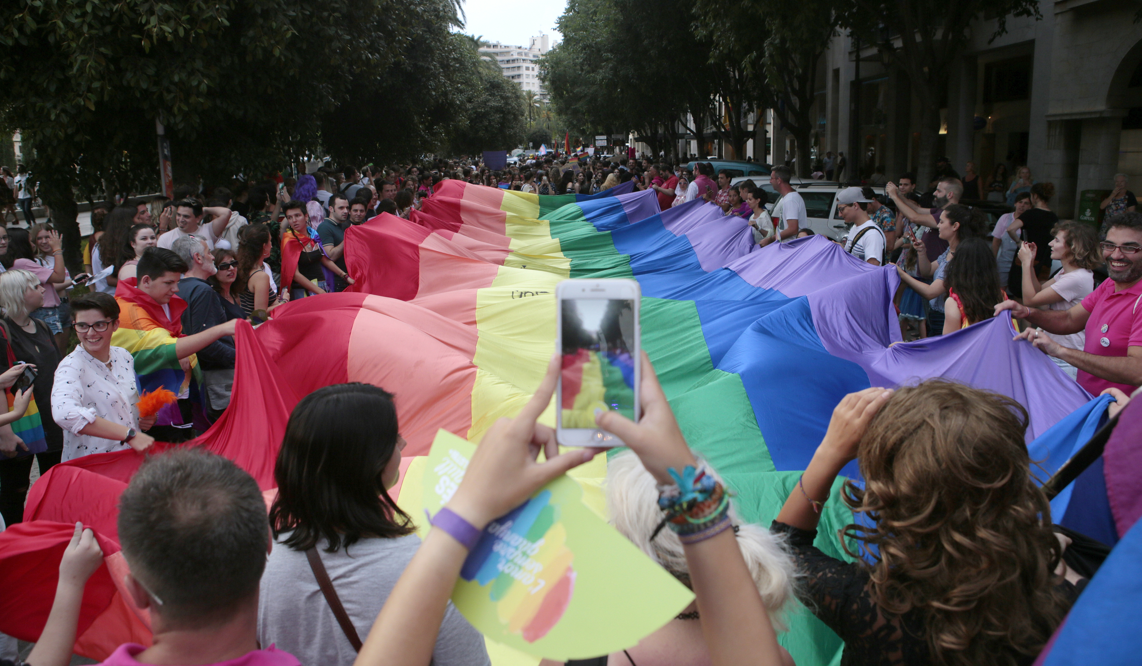 Zeci de mii de persoane la Budapesta Pride. Participanții marchează un „nou început” pentru comunitatea LGBT din Ungaria