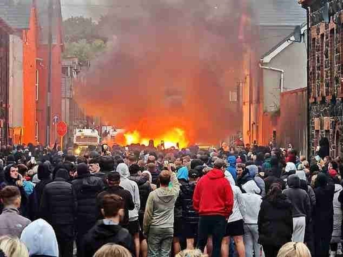 Răsturnare de situație în cazul din Ballymena. De ce s-au revoltat, de fapt, localnicii