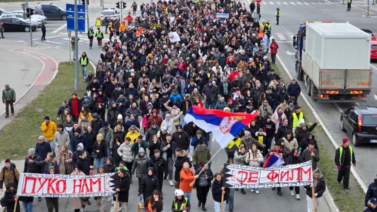 Cum l-a înlăturat o mișcare studențească pe Vučić din Serbia