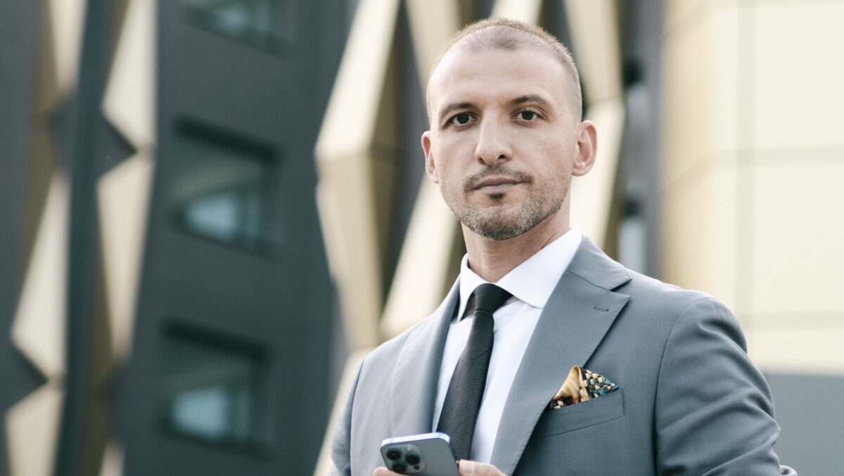 Iubita lui Ștefan Mandachi a cerut ordin de protecție. Acuzații grave la adresa milionarului