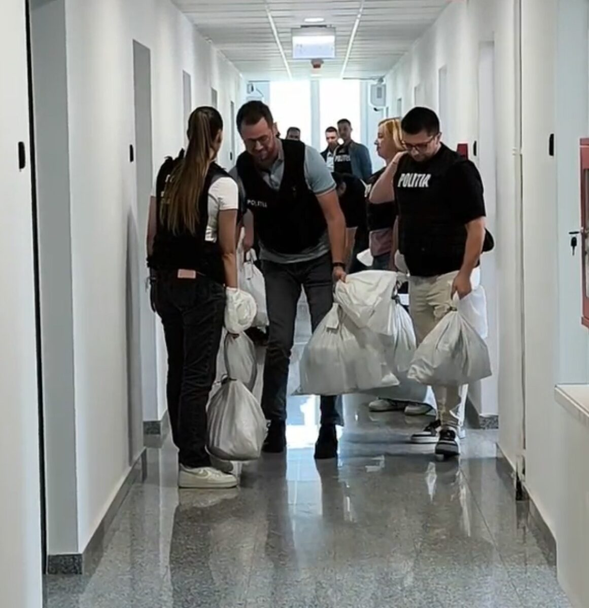 Probleme majore la expedierea de colete din UE spre SUA din cauza taxelor impuse de Trump