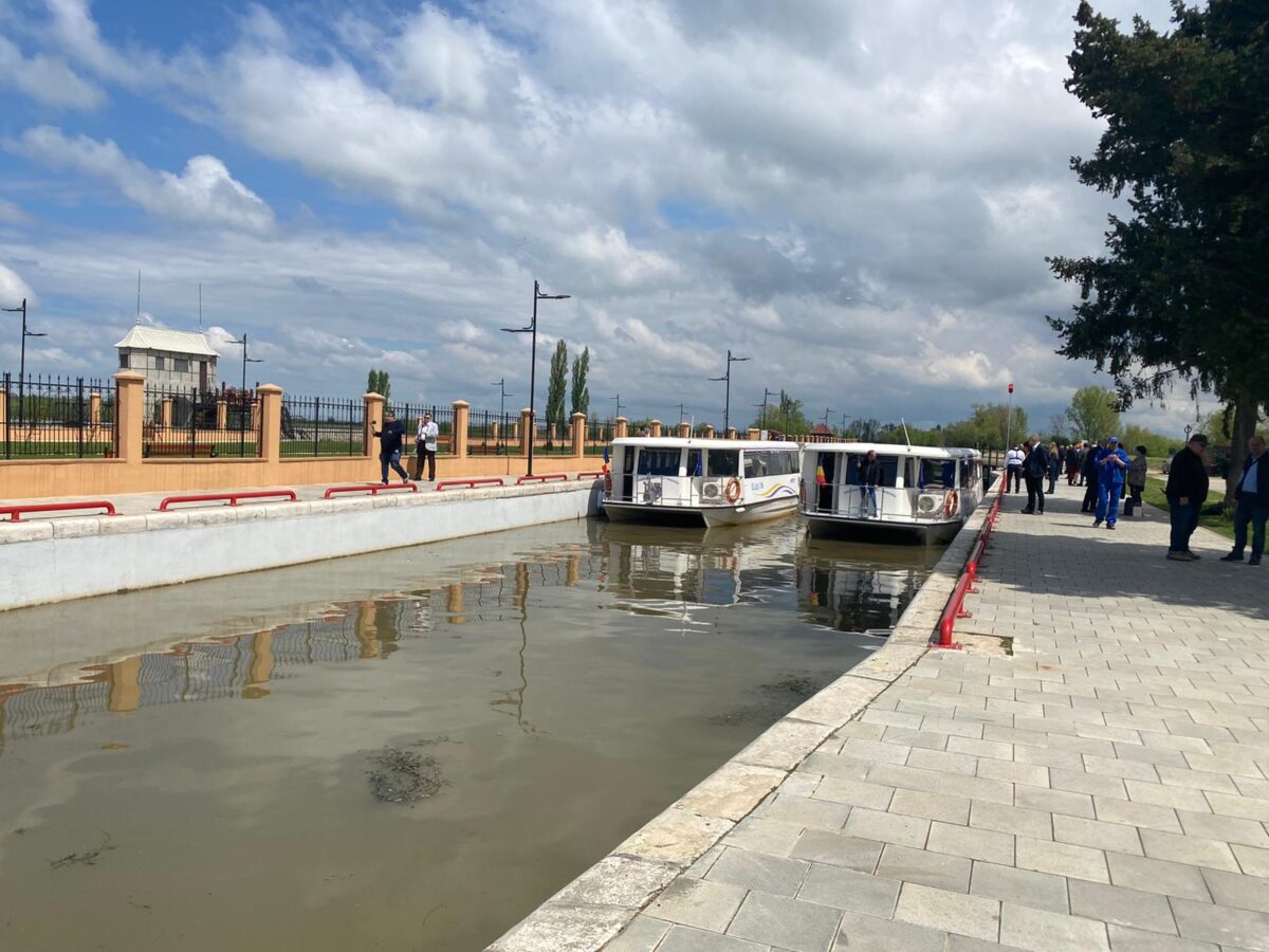 Se reiau cursele cu vaporetto pe Bega, până la Sânmihaiu Român. Tarifele pentru adulți și copii