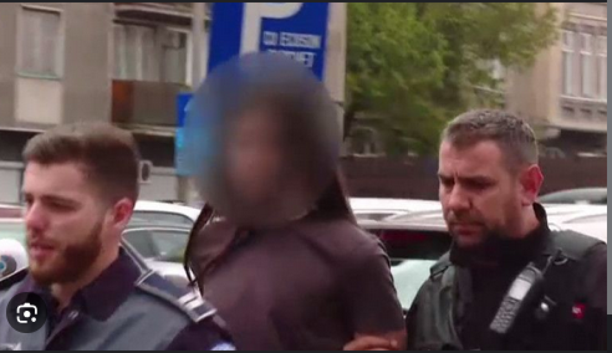 Eleva care și-a înjunghiat pedagogul, cinci ani într-un centru de detenție