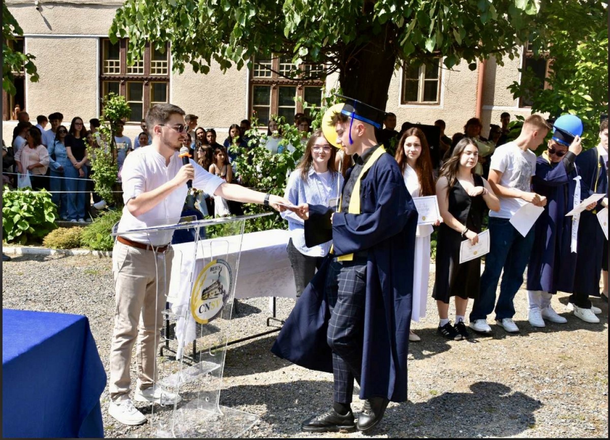 Maniera inedită în care un doctorand la Montfort a mulțumit școlii care l-a format. Burse pentru absolvenți