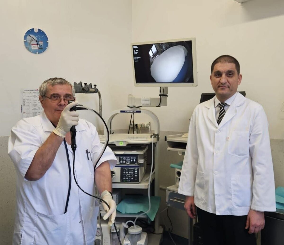 Caz rar. Medicii au scos un os de mari dimensiuni din plămânii unui bărbat