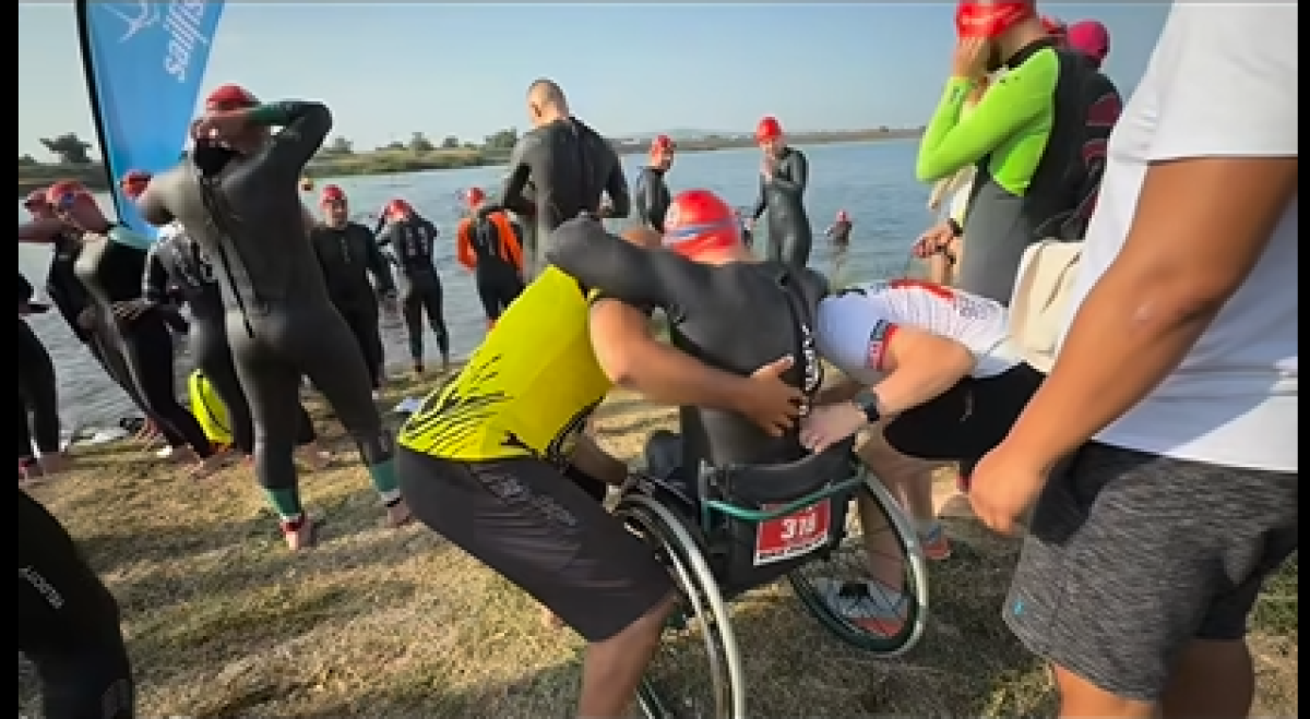 Primul sportiv în scaun rulant din România care a parcurs un Half Ironman