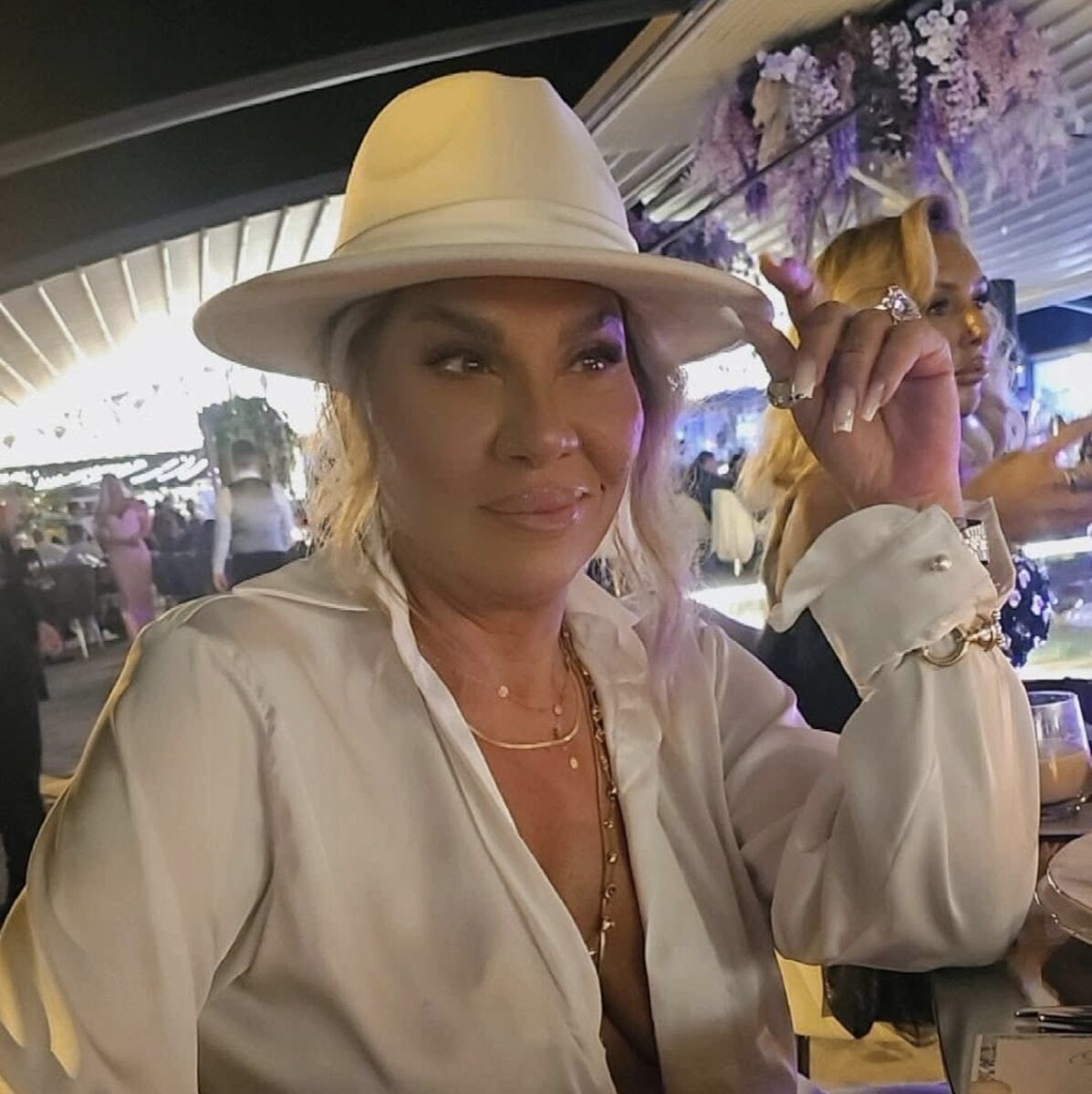 A făcut pușcărie pentru Nutu Cămătaru iar acum face furori în club. Prima soție a interlopului, apariție de senzație