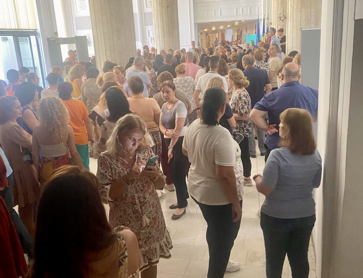 Protest la Ministerul de Finanțe. Angajații sunt nemulțumiți de tăierea sporului de antenă