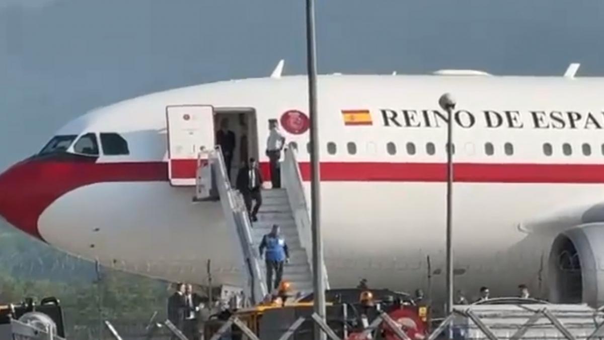 Regele Felipe al VI-lea a aterizat la Sibiu. Urmează să viziteze baza de la Cincu