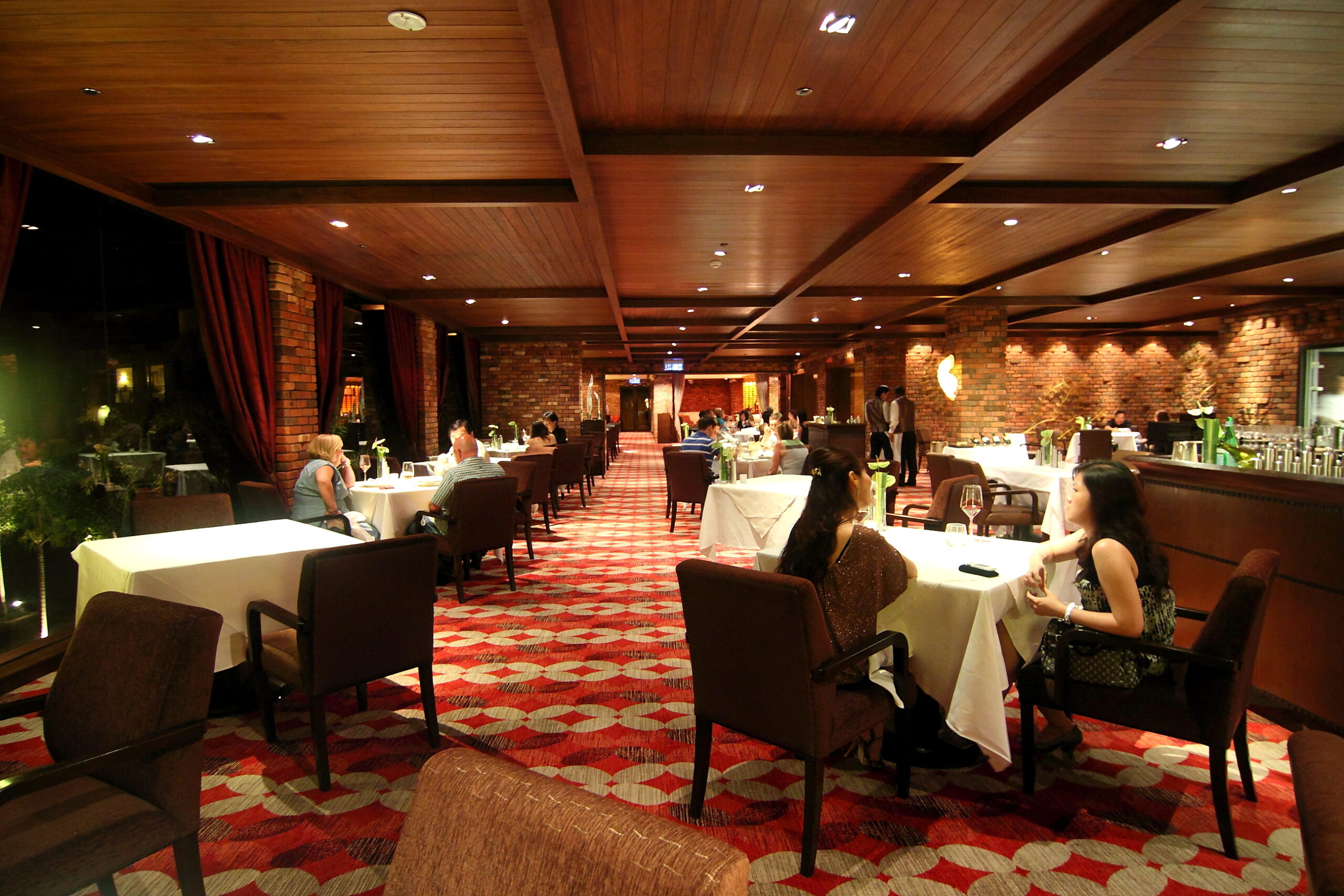 De ce nu se pun ceasuri în restaurante. Trucul patronilor ca să-ți ia banii