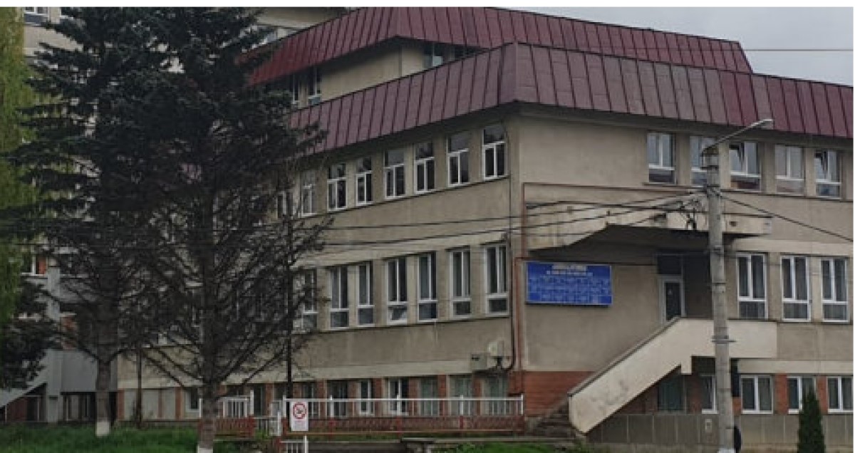 Scandal în Spital. I-a desfăcut contractul medicului care fuma la Terapie Intensivă