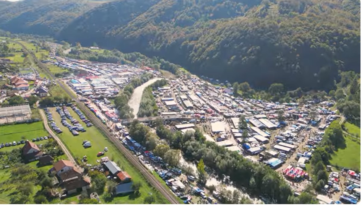 Târgul coaselor, cel mai longeviv din România. Participare masivă