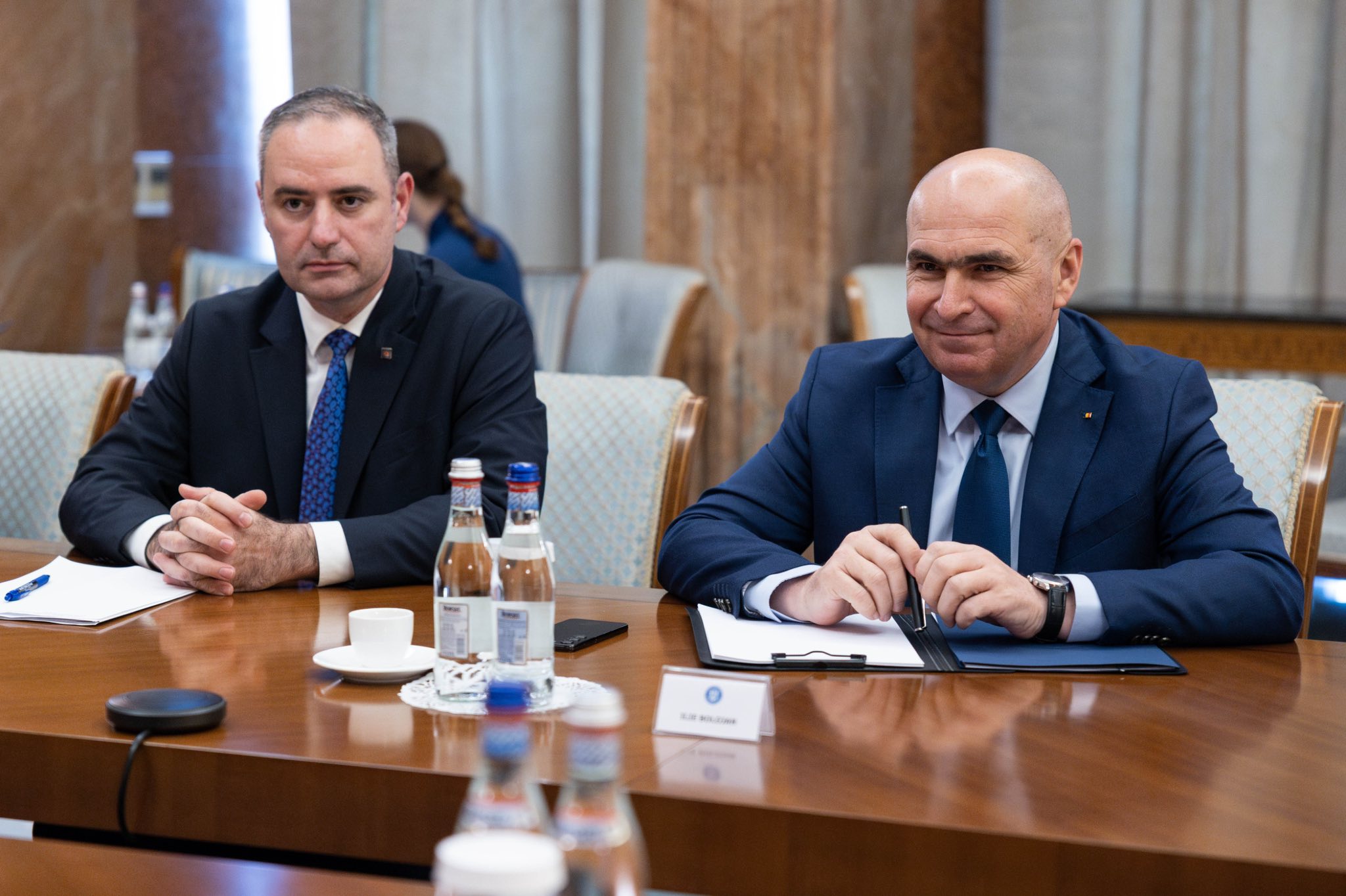 Instabilitatea politică și creșterea datoriei publice, principalele vulnerabilități ale României. Rating Fitch