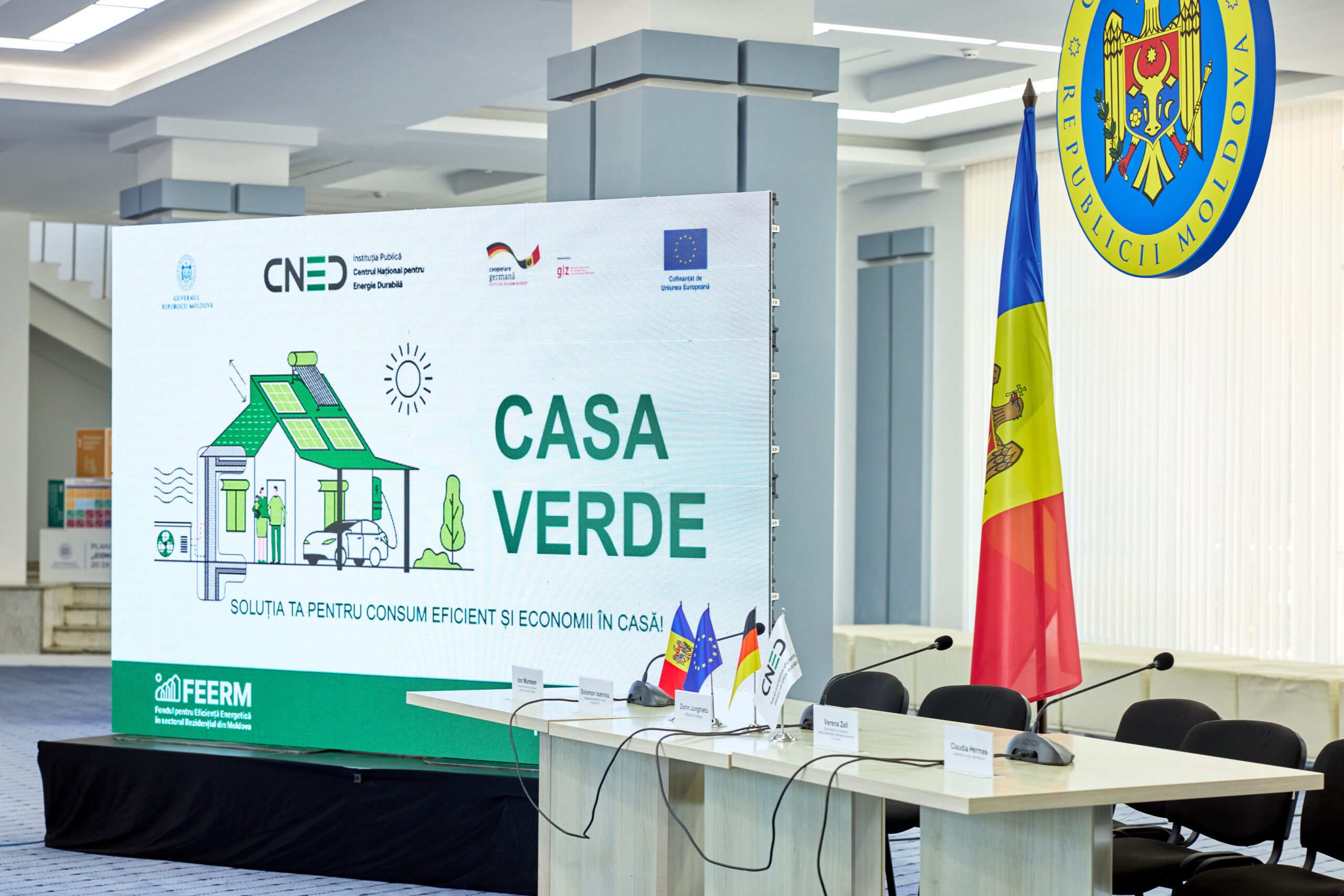 Românii investesc în panouri fotovoltaice fără ajutor de la stat. Casa Verde întârzie